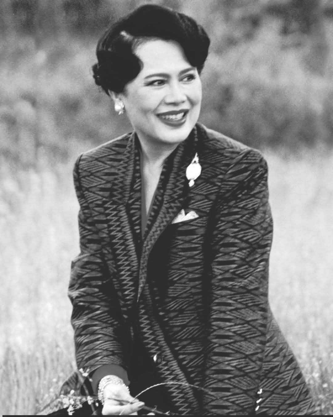 สมเด็จพระนางเจ้าสิริกิติ์ พระบรมราชินีนาถ พระบรมราชชนนีพันปีหลวง